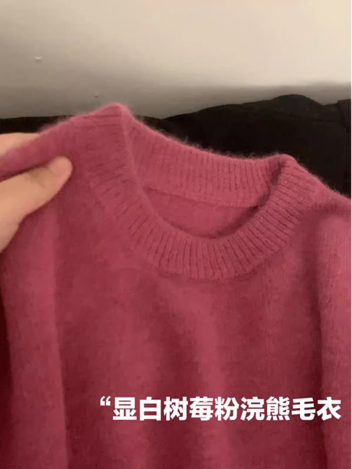 A high-end, soft and fluffy raccoon wool round-neck sweater for women in winter, thickened and laid-back style milk fufu, paired with a knitted sweater top pic 9