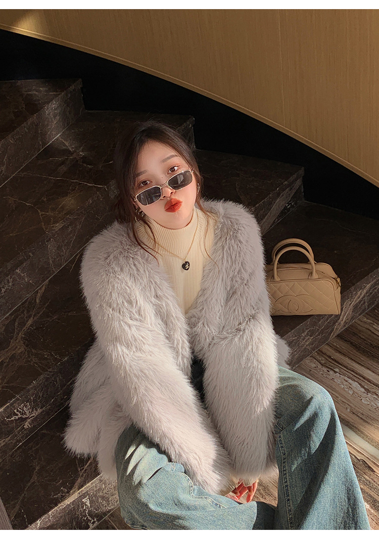 For women in winter, add a thick one-piece fleece jacket. For autumn and winter, pair it with a semi-high neck knitted base layer and a white warm top pic 14