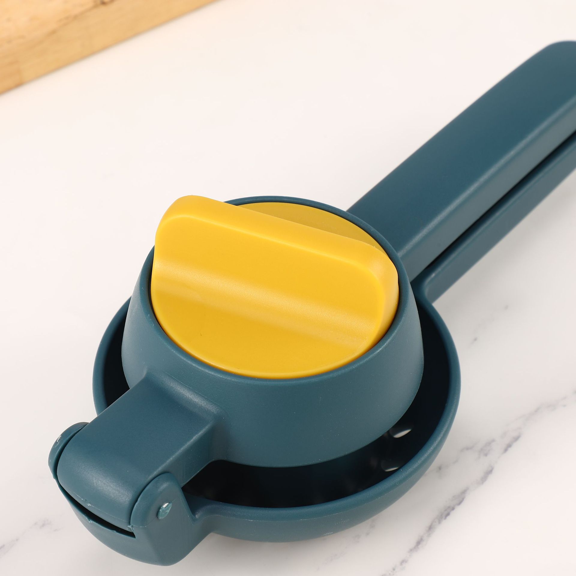 多功能旋转式榨汁机手动柠檬夹家用压汁器小型果汁机水果榨汁器详情9