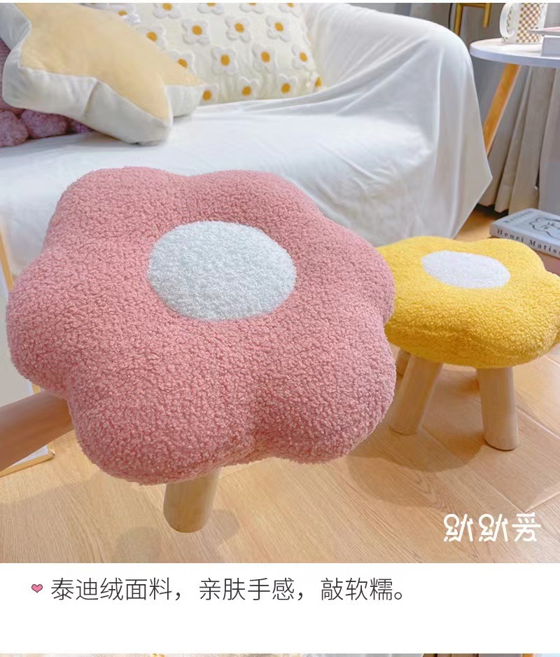 The home living room has a cute sunflower stool, a cute cloud stool, a simple teddy fleece shoe-changing stool, a low stool, and a small low stool pic 11