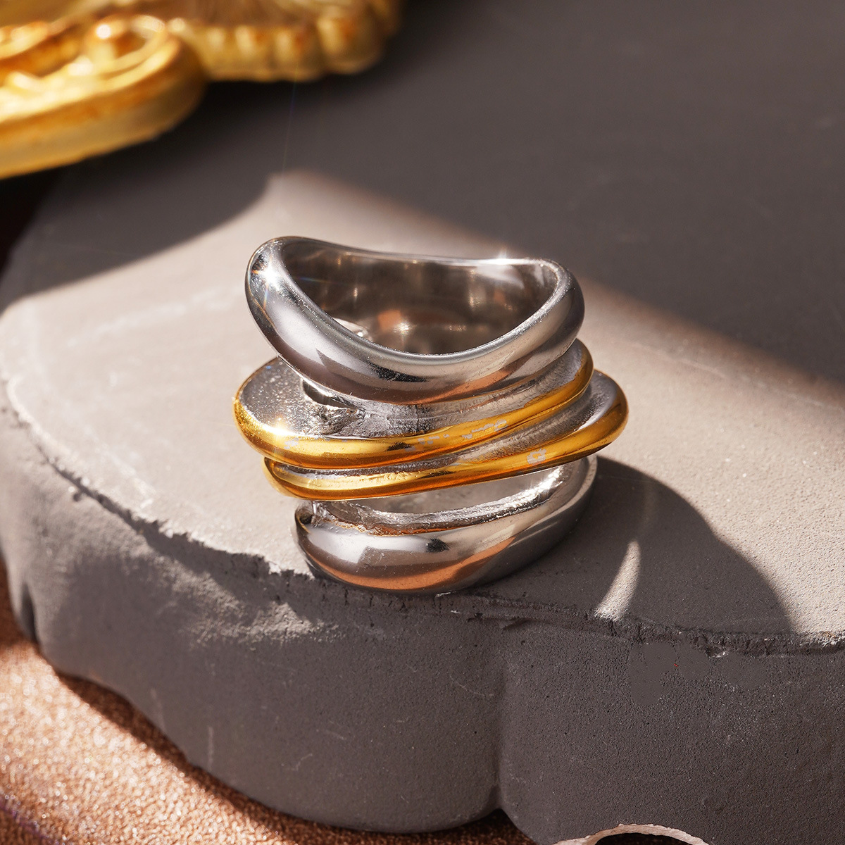 Cold and stylish stainless steel European and American ring, elegant lines, cross-border design, high-end feel, gold jewelry wholesale pic 46