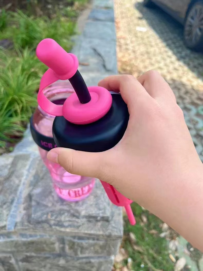 New large-capacity 2025 ice cup, high appearance level, large-mouth cup for girls, convenient with straw, tea strainer, flower tea, plastic cup pic 10
