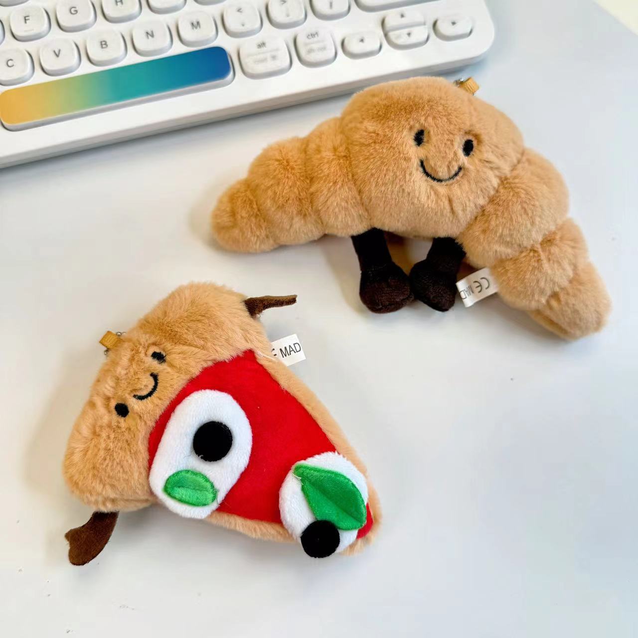 趣味可爱牛角包披萨卷饼面包创意毛绒玩偶公仔背包挂件礼物GJ276详情5