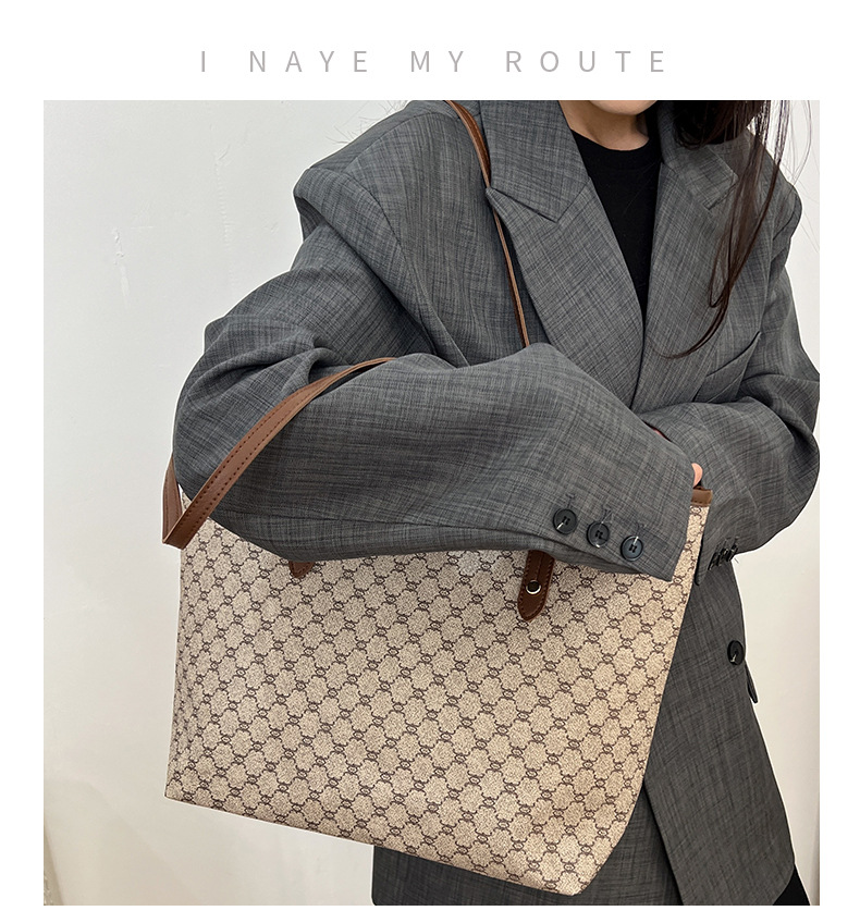 A simple and fashionable large-capacity bag for women in 2025, a trendy six-year tote bag for women, a large-capacity single-shoulder bag for commuting pic 1