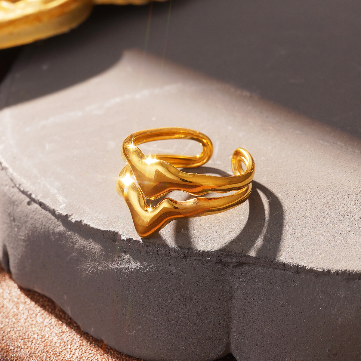 Cold and stylish stainless steel European and American ring, elegant lines, cross-border design, high-end feel, gold jewelry wholesale pic 22