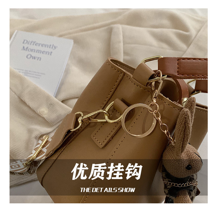 高级感大容量水桶包女2024新款潮韩系百搭宽肩带单肩包洋气斜挎包详情11