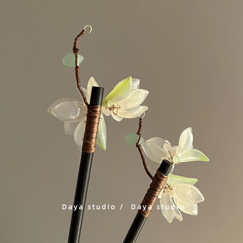 New Chinese-style, super ethereal, retro flower hairpin, a niche design for women, with a gentle and simple style. It is a coiled hairpin for the back of the head pic 8