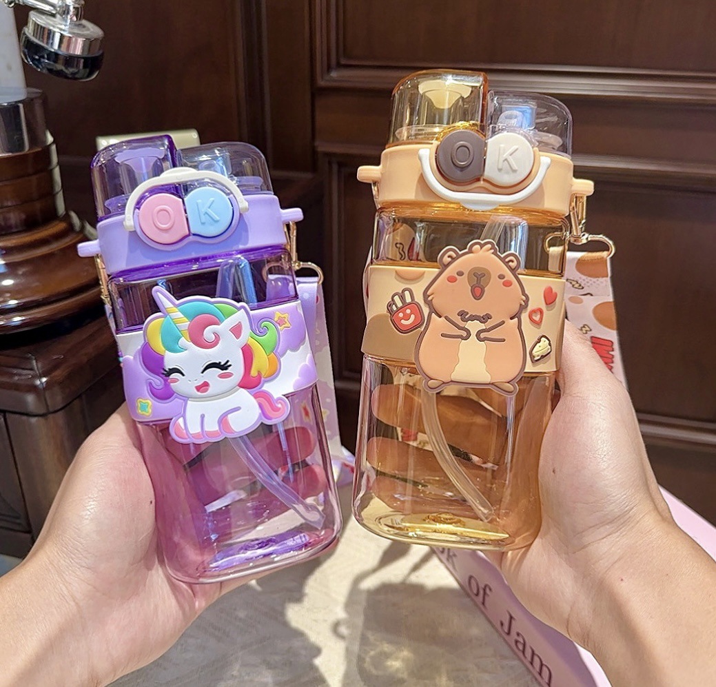 The cute and super adorable water cups for male and female students with high appearance standards in the popular cartoon style, the ins straw double-drinking plastic cups, and the portable ones for children pic 8