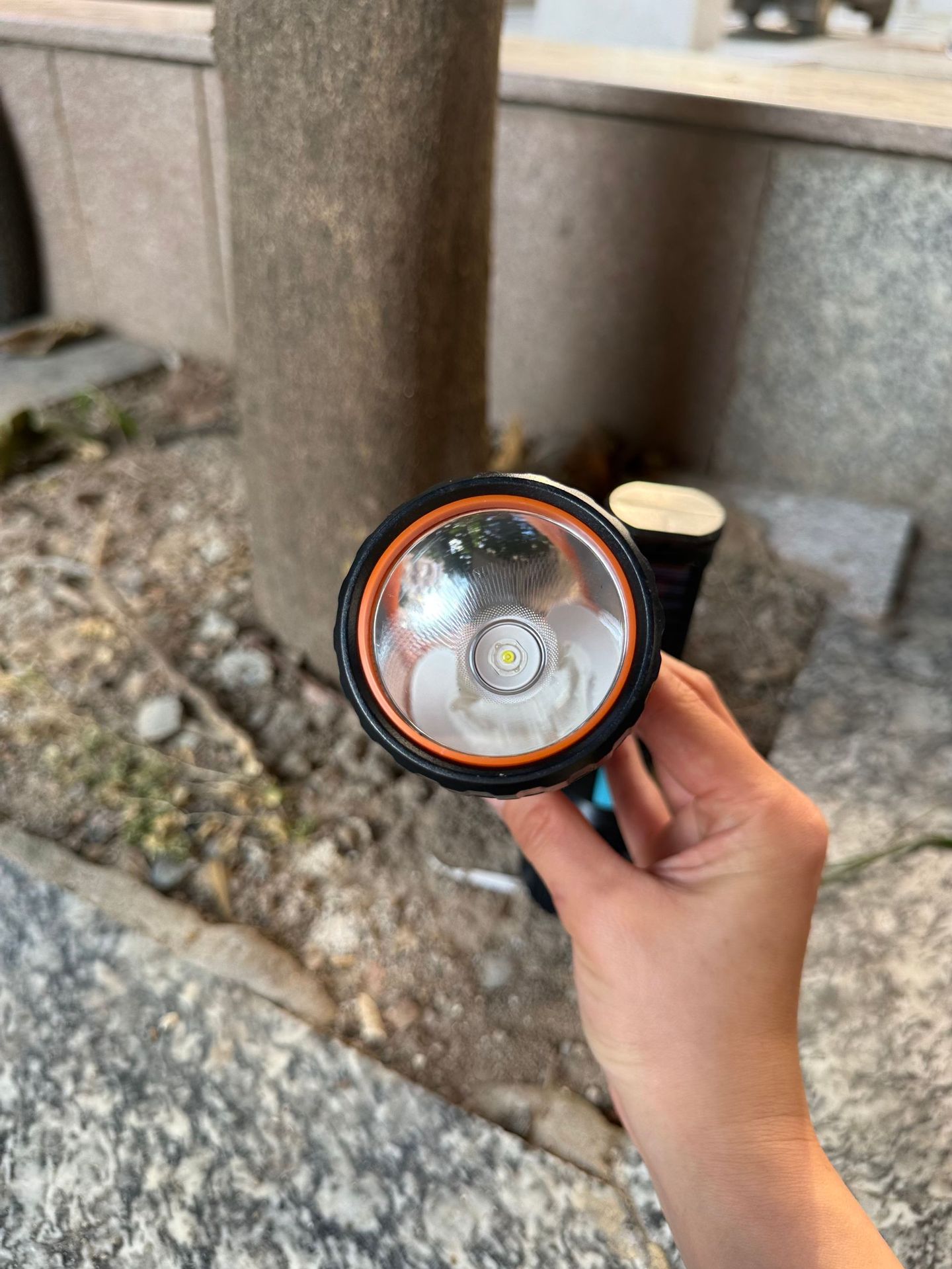 太阳能手电筒强光带COB侧灯充电远射超长续航户外应急手握式电筒详情6