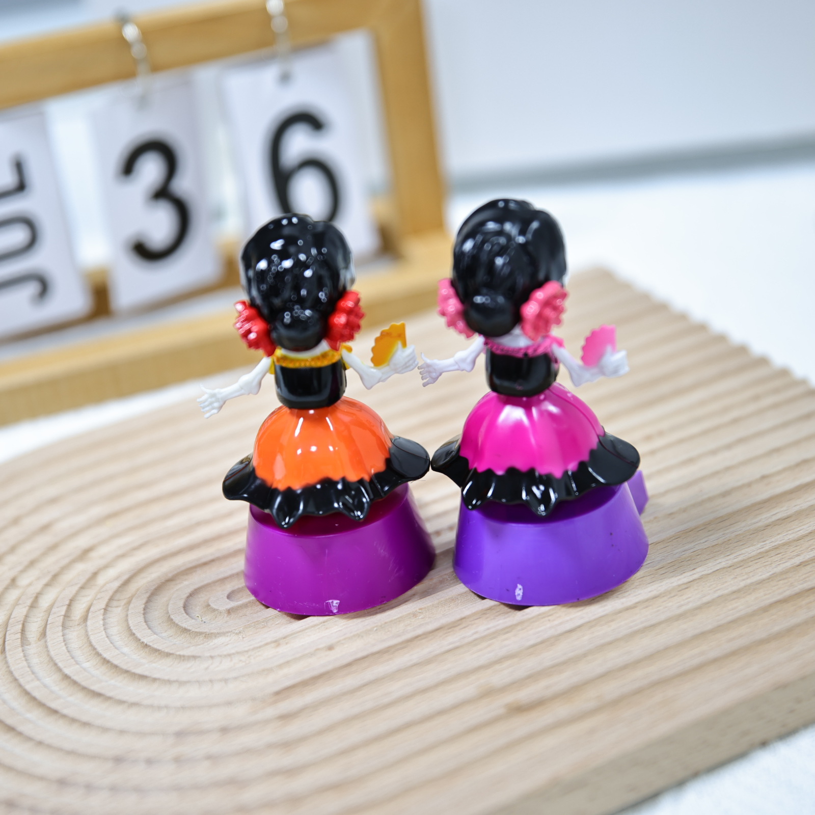 New Halloween car female version skull solar figment, Ghost Festival shaking head doll gift, ABS material manufacturer pic 14