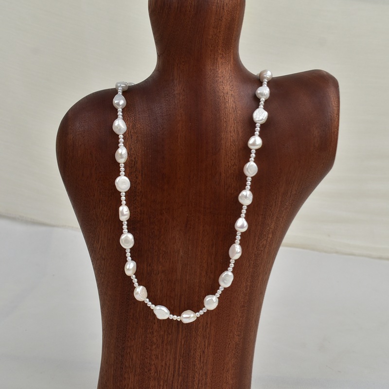 This natural-shaped pearl necklace with an extended design is a versatile and luxurious Baroque pearl sweater chain that exudes a sense of sophistication pic 5