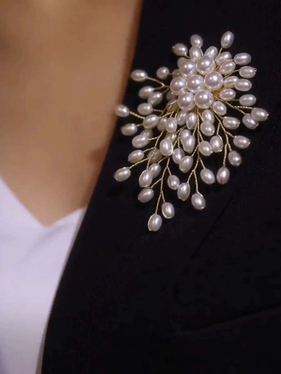 手工高档气质奢华珍珠雪花胸针女高级感大气优雅胸花大衣别针配饰详情13