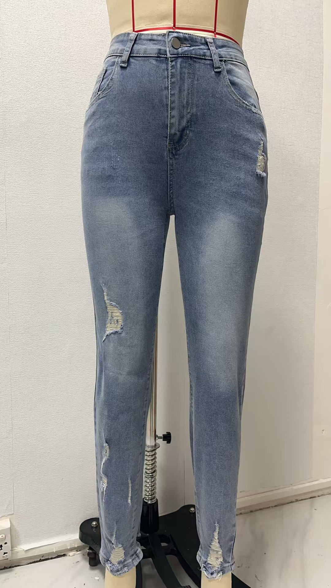 Factory direct sales of cross-border 2025 European and American new style stretch jeans for women, long ripped mid-waist and small-leg pants for women pic 3