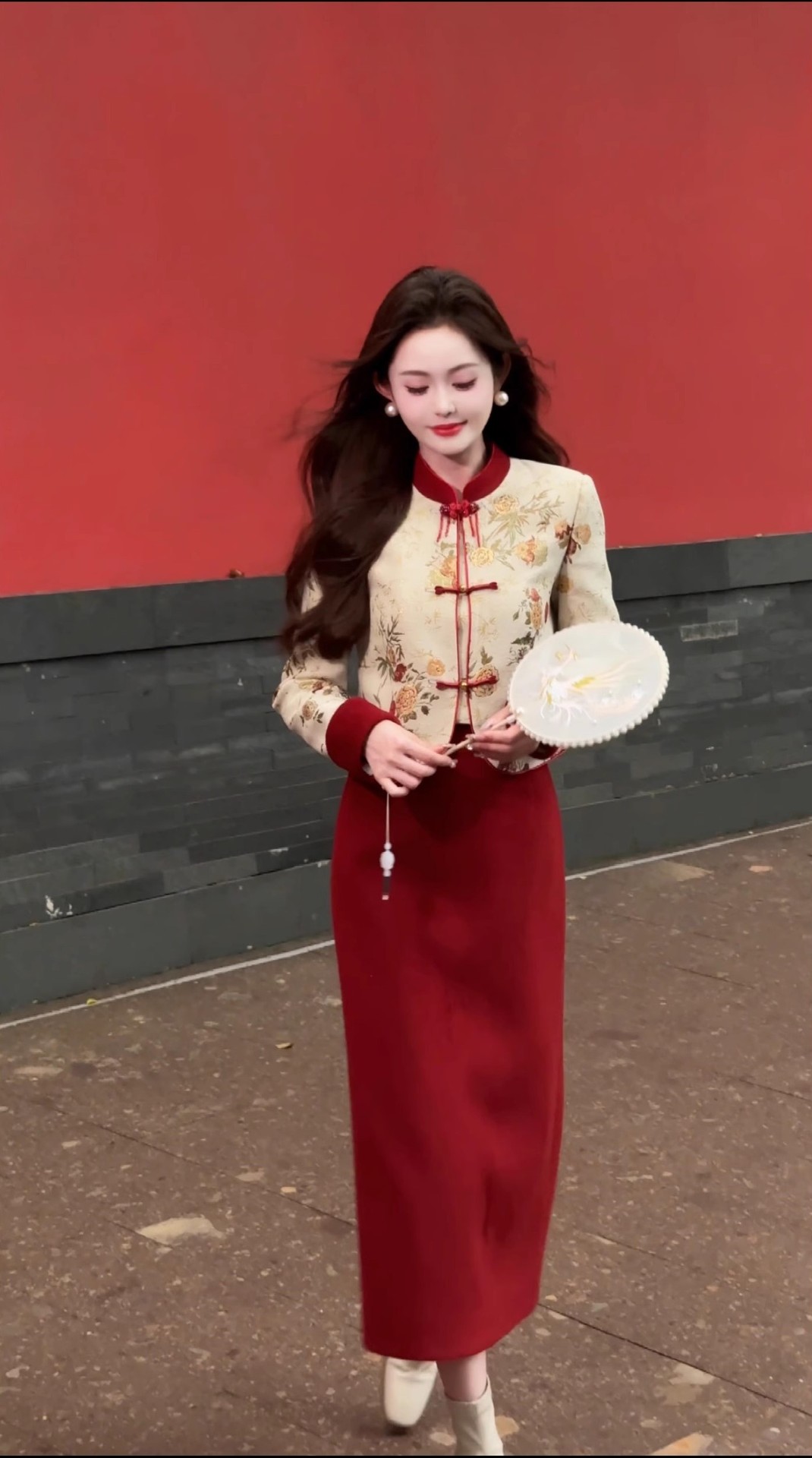 New Chinese-style retro and festive red cheongsam dress set for women in autumn and winter, with Chinese embroidery and cotton lining, Tang suit coat, half skirt, Chinese trend pic 5