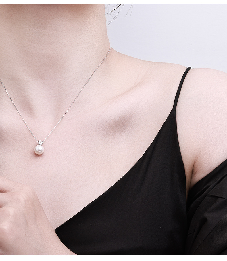A versatile moissanite freshwater pearl pendant for women, a niche design for wholesale. s925 sterling silver collarbone chain pic 4