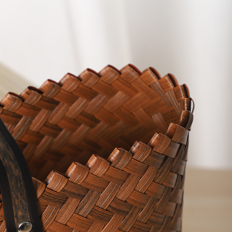 The store manager recommends a new type of woven vegetable basket, a checkered and striped hand-held plastic beach woven bag shopping bag on AliExpress pic 7