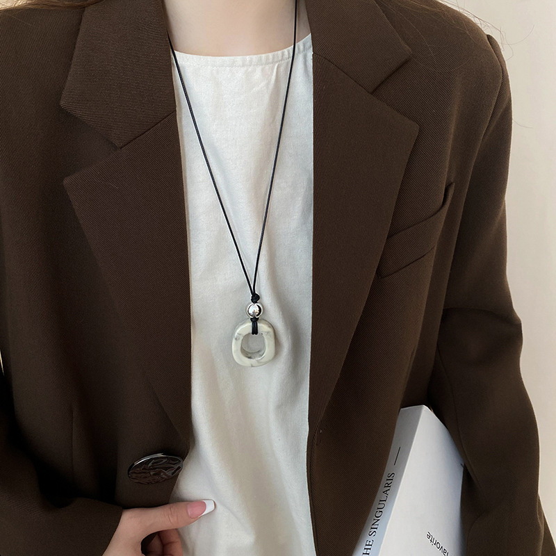 Maillard retro necklace for women, a new and niche Korean-style sweater chain, a fashionable autumn and winter versatile and high-end necklace for wholesale pic 12