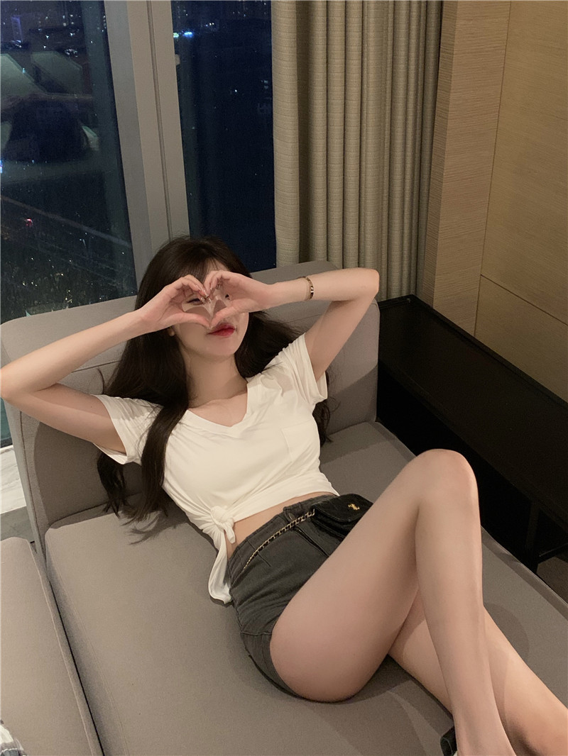 T恤女2024夏季新款v领设计感内搭打底衫不规则辣妹欲风短袖上衣详情21