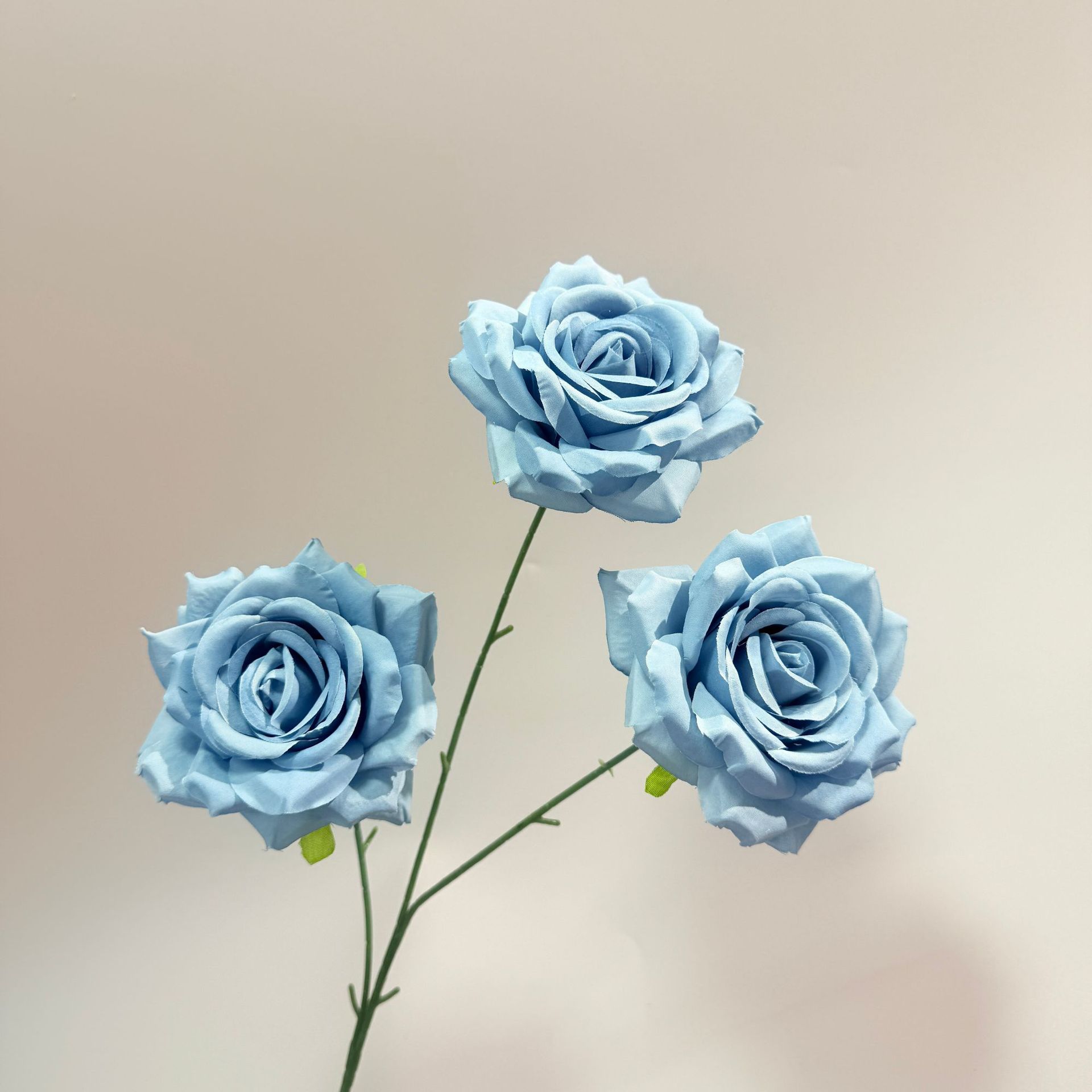 仿真花3头钻石玫瑰花婚庆装饰假花批发红色路引花材网红玫瑰瀑布详情13