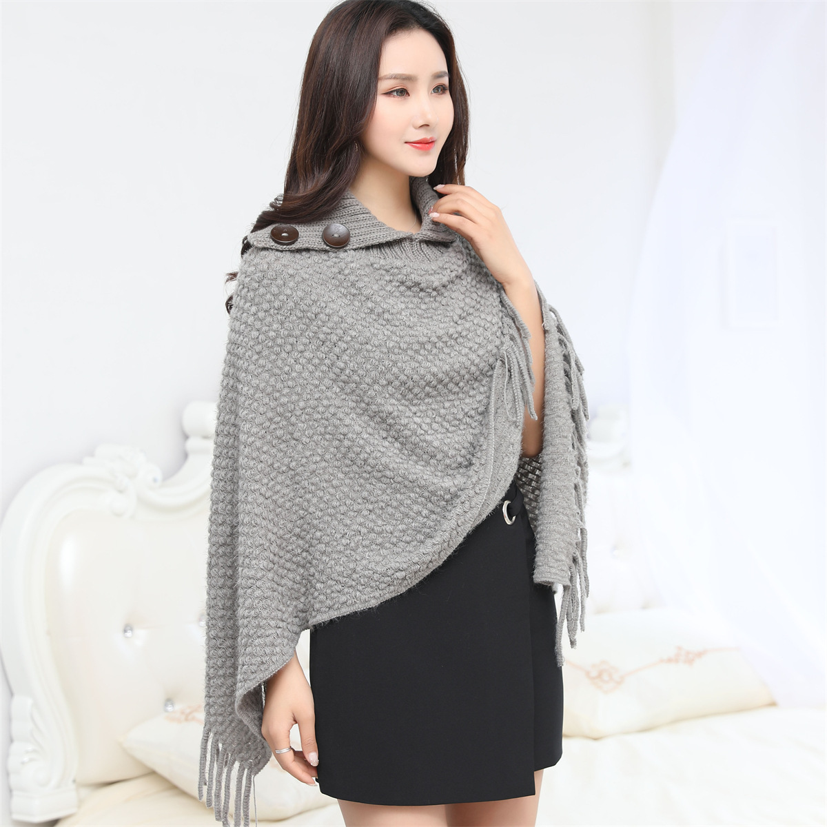 秋冬新款高领纽扣流苏女款斗篷披肩冬季保暖斗篷欧美时尚针织衫详情9