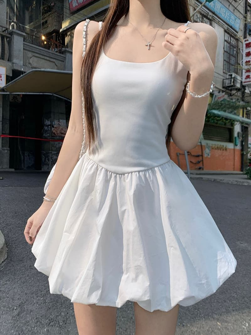 法式甜妹风吊带连衣裙女2025夏季设计感显瘦A字裙花苞白色短裙子详情8