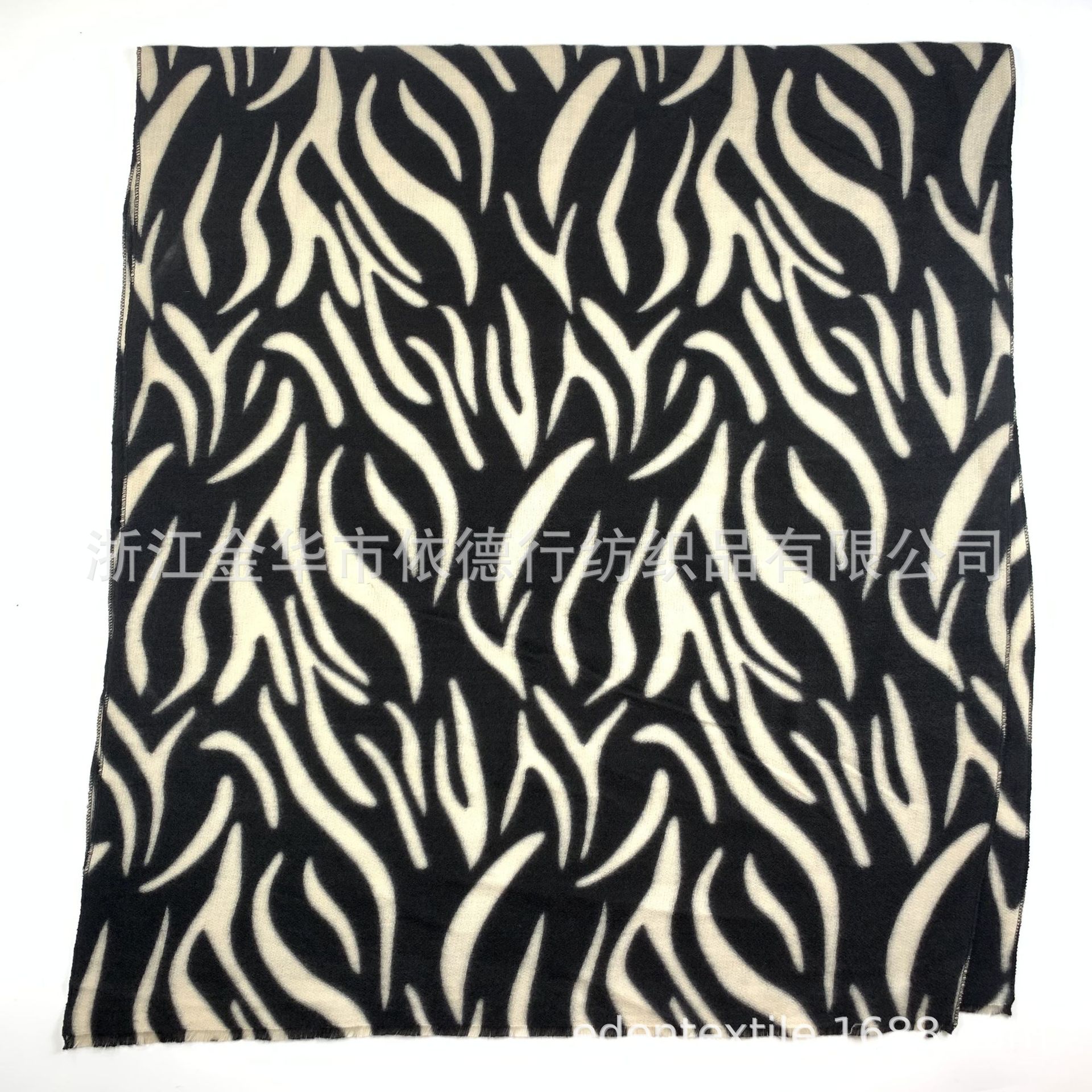 A zebra-patterned short beard scarf is a perfect match for women in autumn and winter. It features a thick, warm and trendy Korean-style faux cashmere scarf in a solid color pic 8