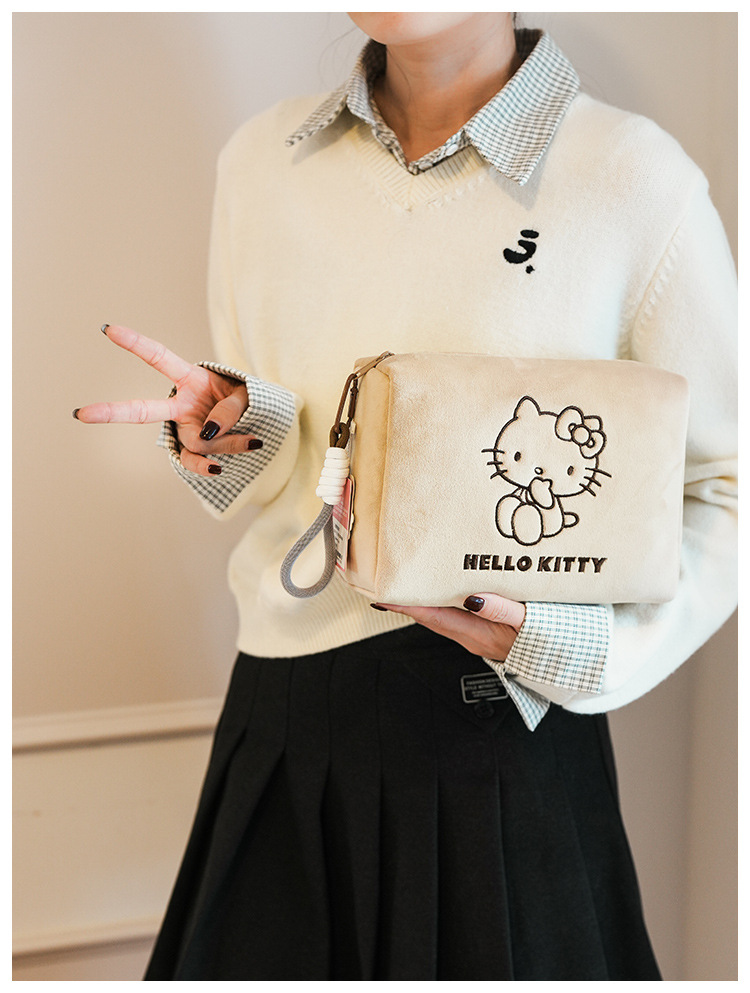 三丽鸥HelloKitty轻盈柔软化妆包可爱卡通大容量高级感立体收纳包详情17