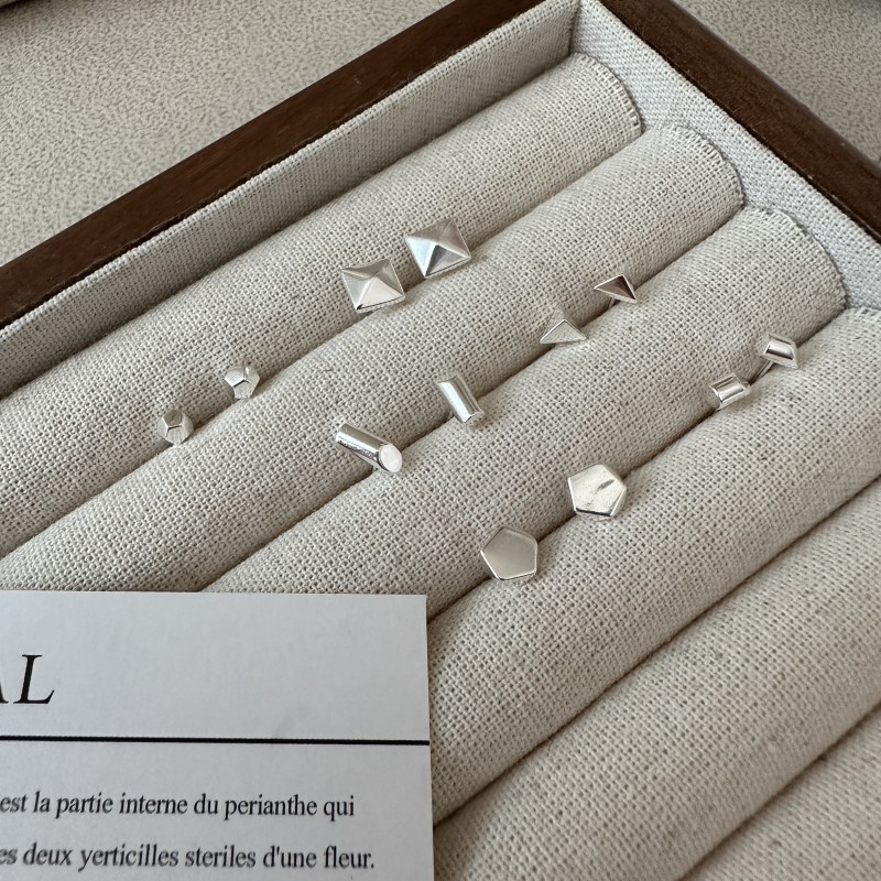 S925纯银韩版基础款小耳钉韩国风简约款通勤搭配养耳洞耳环批发详情1