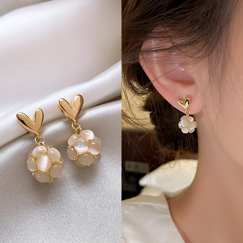Spring/Summer 2025 fresh and elegant flower earrings for women, a light luxury and high-end look, pearl stud earrings, super fairy-like, versatile and elegant earrings pic 45