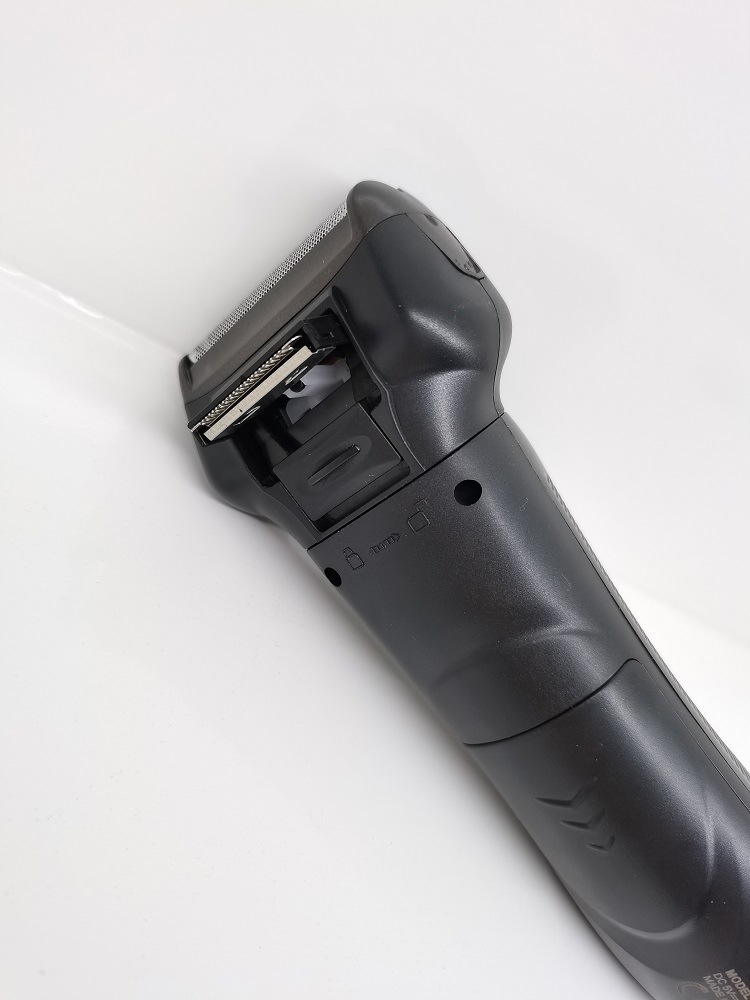 The new three-in-one multi-functional razor nose hair cutting set and USB charging razor are selling well across borders pic 3