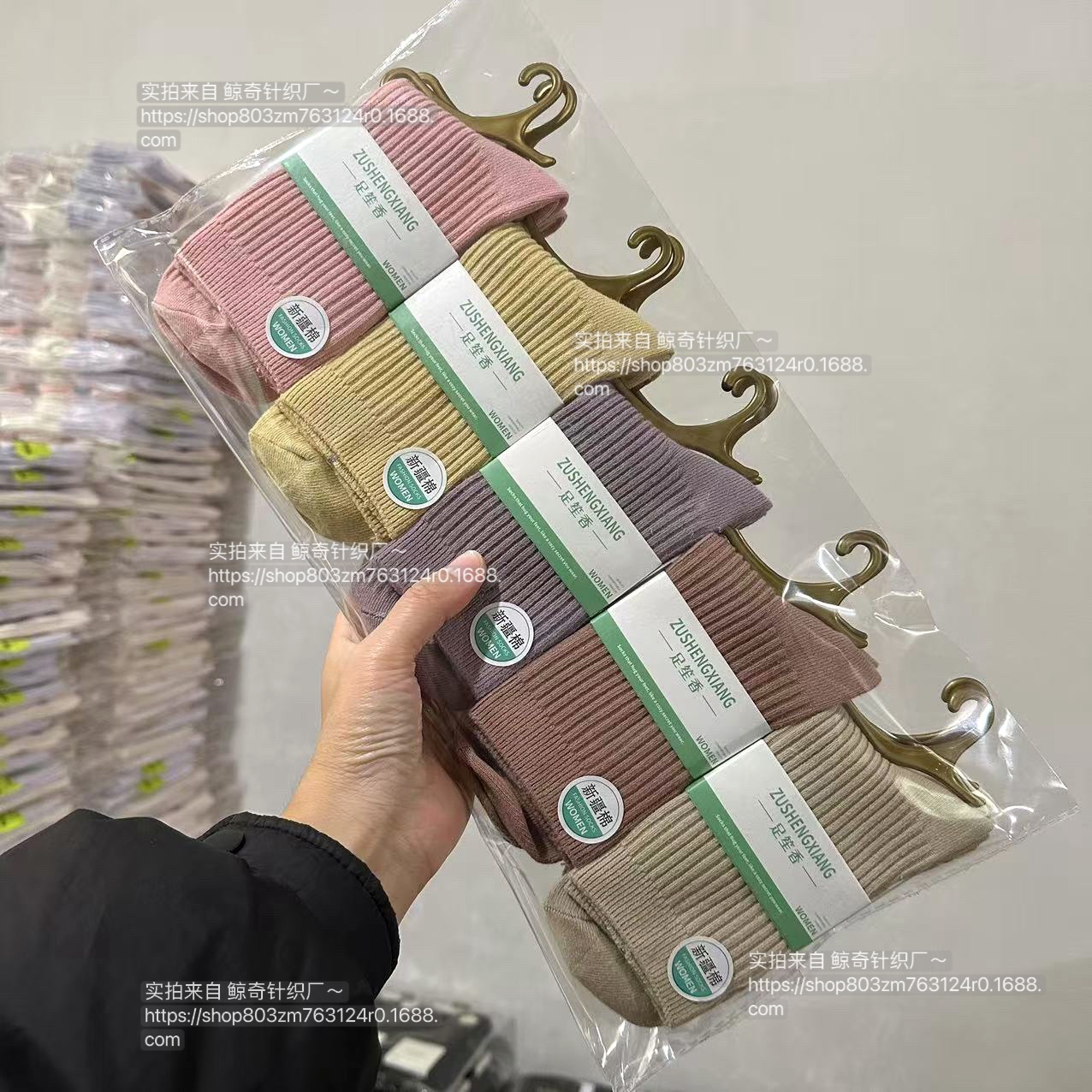 供商超纯色加厚袜子女秋冬中筒袜吸汗防臭棉袜男女士保暖长袜批发详情8