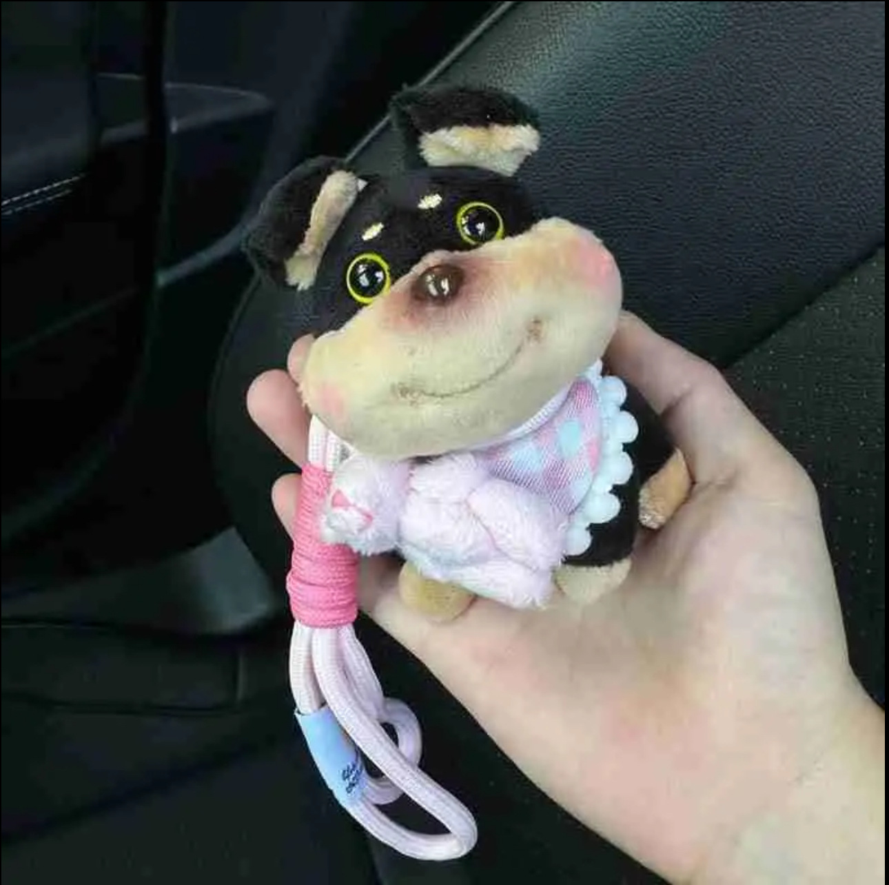 A cute plush toy bag pendant with a bee and a dog, a small doll, a car keychain bag pendant and the same style as Xiaohongshu pic 12