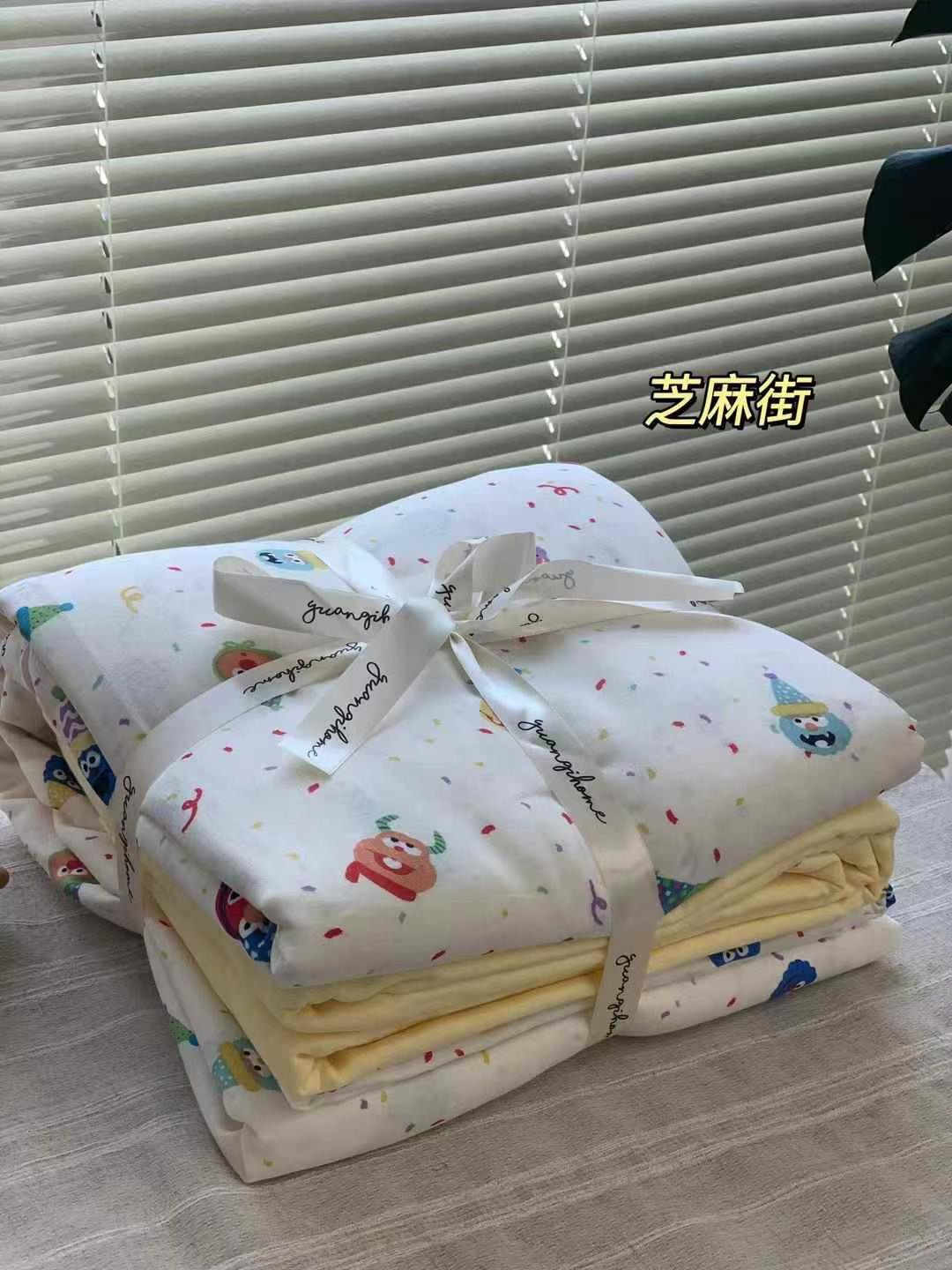 A set of three or four pieces with fresh small floral print double-layer yarn, pure cotton soft naked sleeping quilt cover and cartoon bedding pic 54