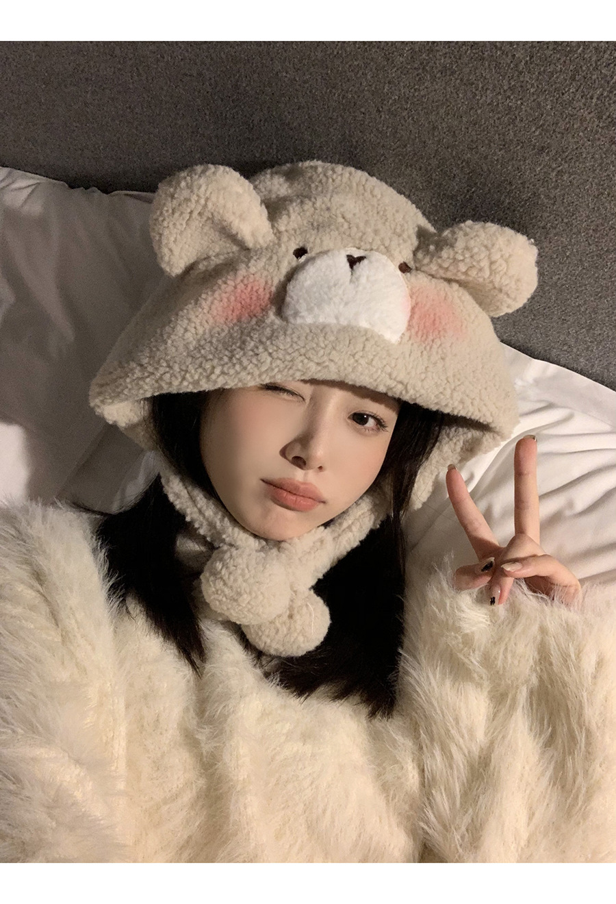 Cute blush bear hat for women, thick and warm ear-protecting hood for autumn and winter, lamb fur Lei Feng hat for cycling pic 10