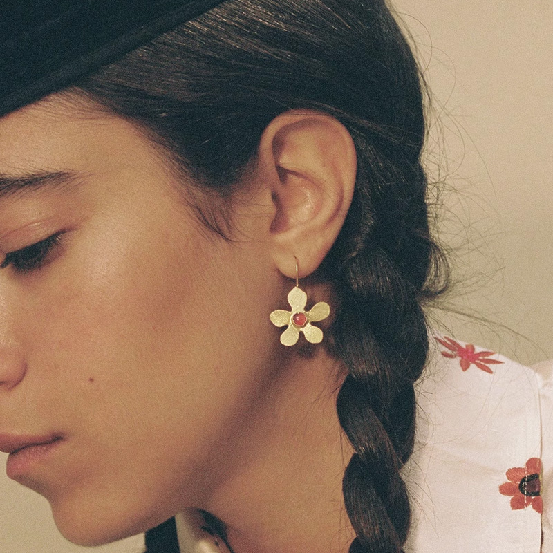 西班牙设计拉丝耳环复古花朵耳钉高级感耳坠耳钩小众文艺镀金中古详情5