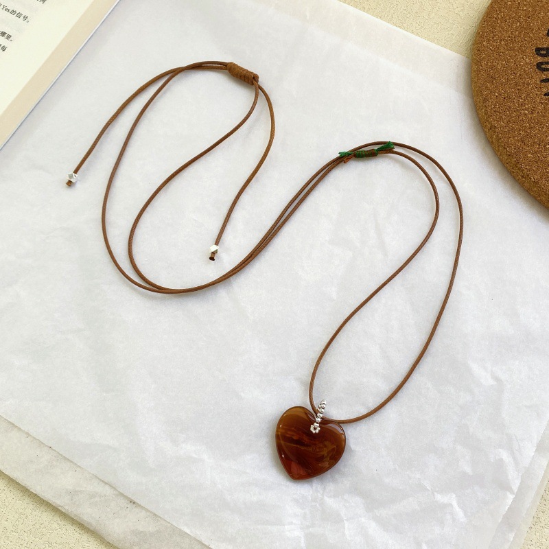 小众设计琉璃爱心棕色皮绳项链日韩复古高级感简约叠戴长款毛衣链详情4