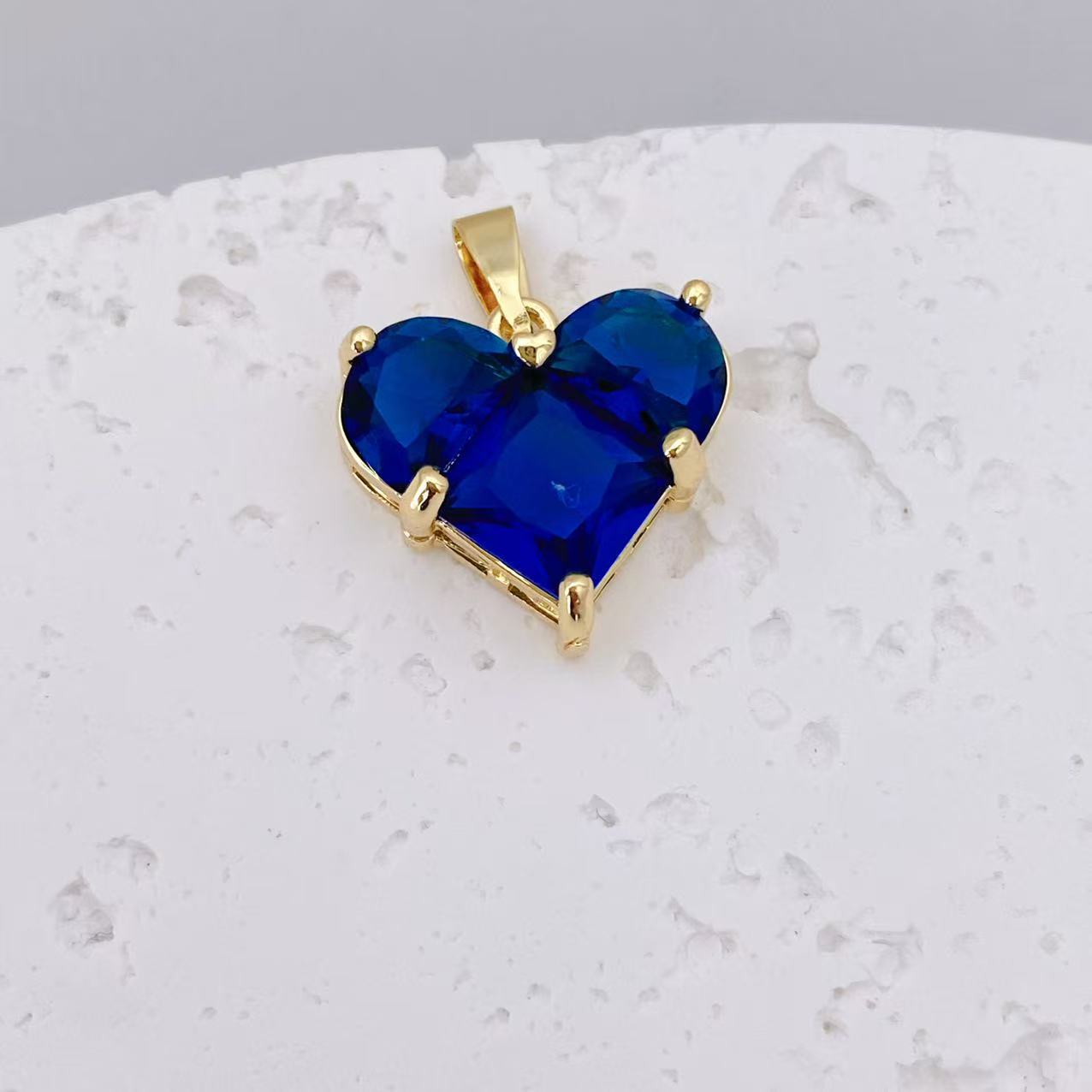 Cross-border new product Peach Heart heart-shaped pendant, DIY handmade jewelry accessory, copper electroplated zircon gold style wholesale pic 6