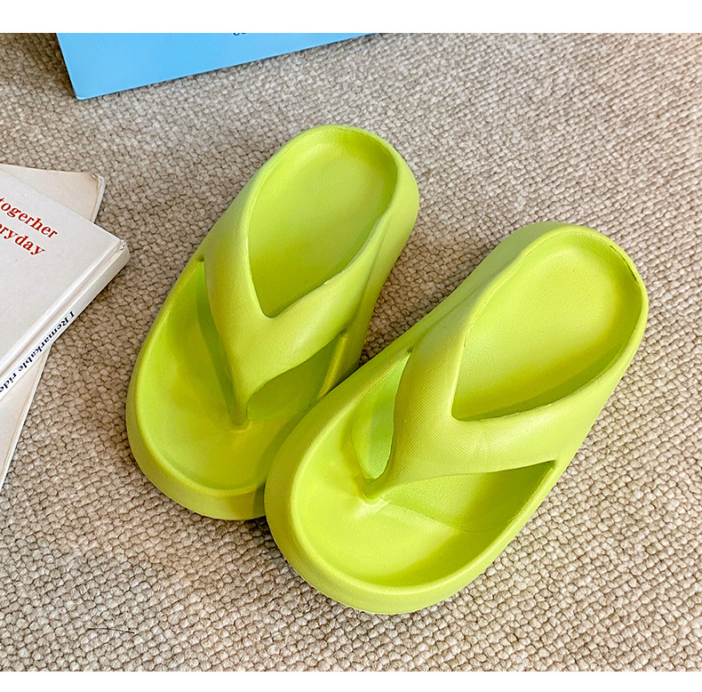 Ladies can wear the new thick-soled anti-slip beach flip-flops with sponge soles for the seaside in summer pic 11