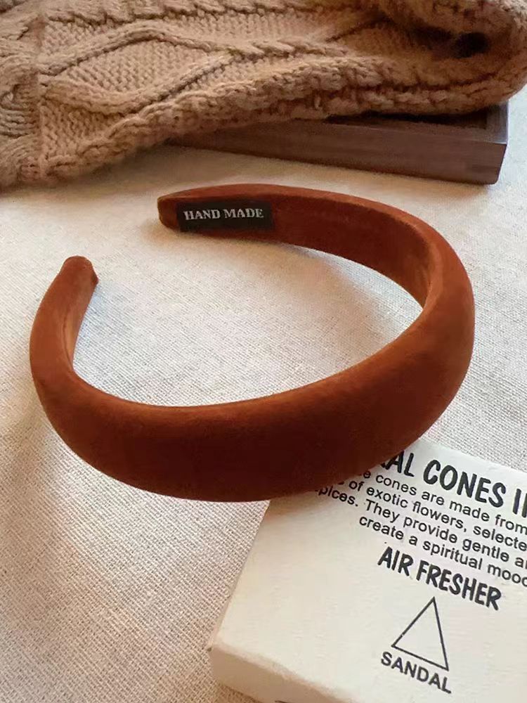 The Korean-style velvet hair band with a bright white pumpkin color creates a gentle and laid-back atmosphere for autumn and winter. It also features a high sponge headband on the top of the head pic 6