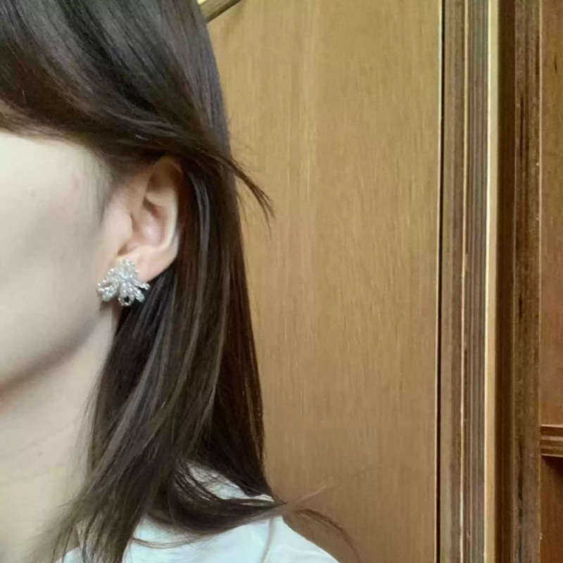 ins韩国小众银色串珠耳钉女925银针设计透明球球珍珠编织花朵耳环详情2