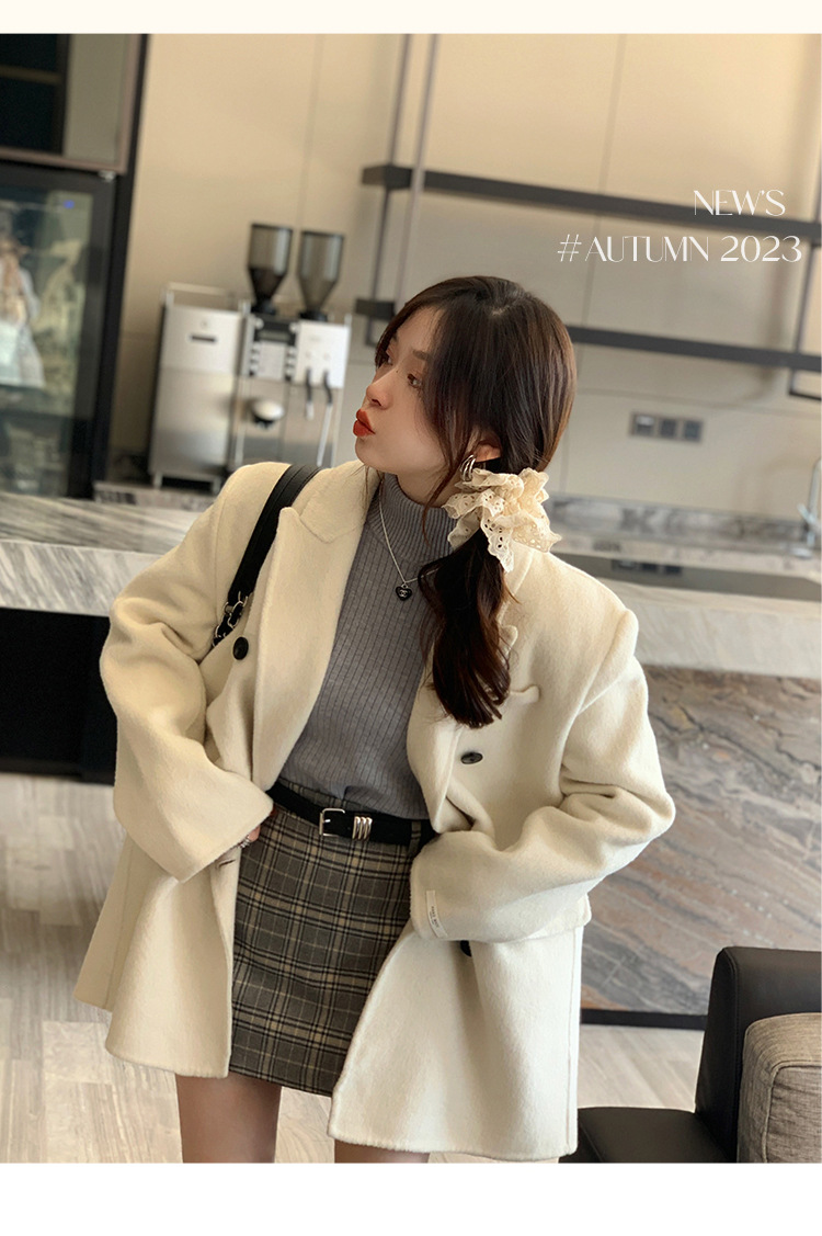 For women in winter, add a thick one-piece fleece jacket. For autumn and winter, pair it with a semi-high neck knitted base layer and a white warm top pic 20