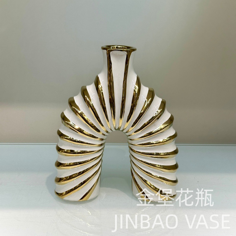 Nordic popular ceramic vase, gilded office and living room decoration item, fresh flower simulation flower arrangement, flower container, heart pic 6