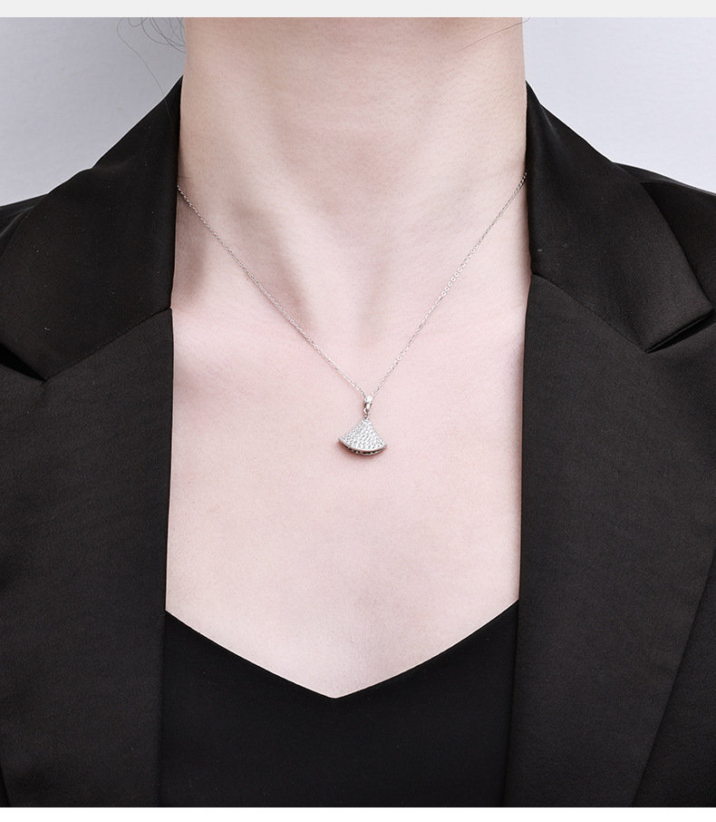 卓恒甄选2026新款扇形小裙子项链女满钻V金不褪色轻奢小众白贝母红玛瑙锁骨链S925详情2