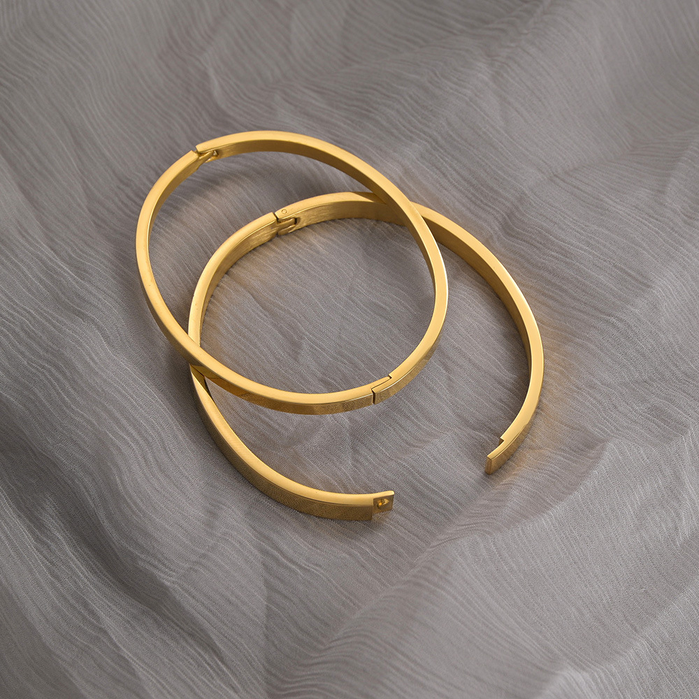 Transfronterizo europeo americano simple brillante hebilla viento frío 4mm6mm ancho chapado en oro pareja brazalete de acero inoxidable pic 4