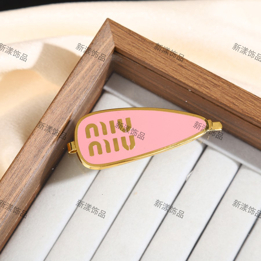 Ms. Miao Miao alloy hair clips, miumiu letter straight clips, personalized bangs clips, side hair clips, hair accessories pic 4