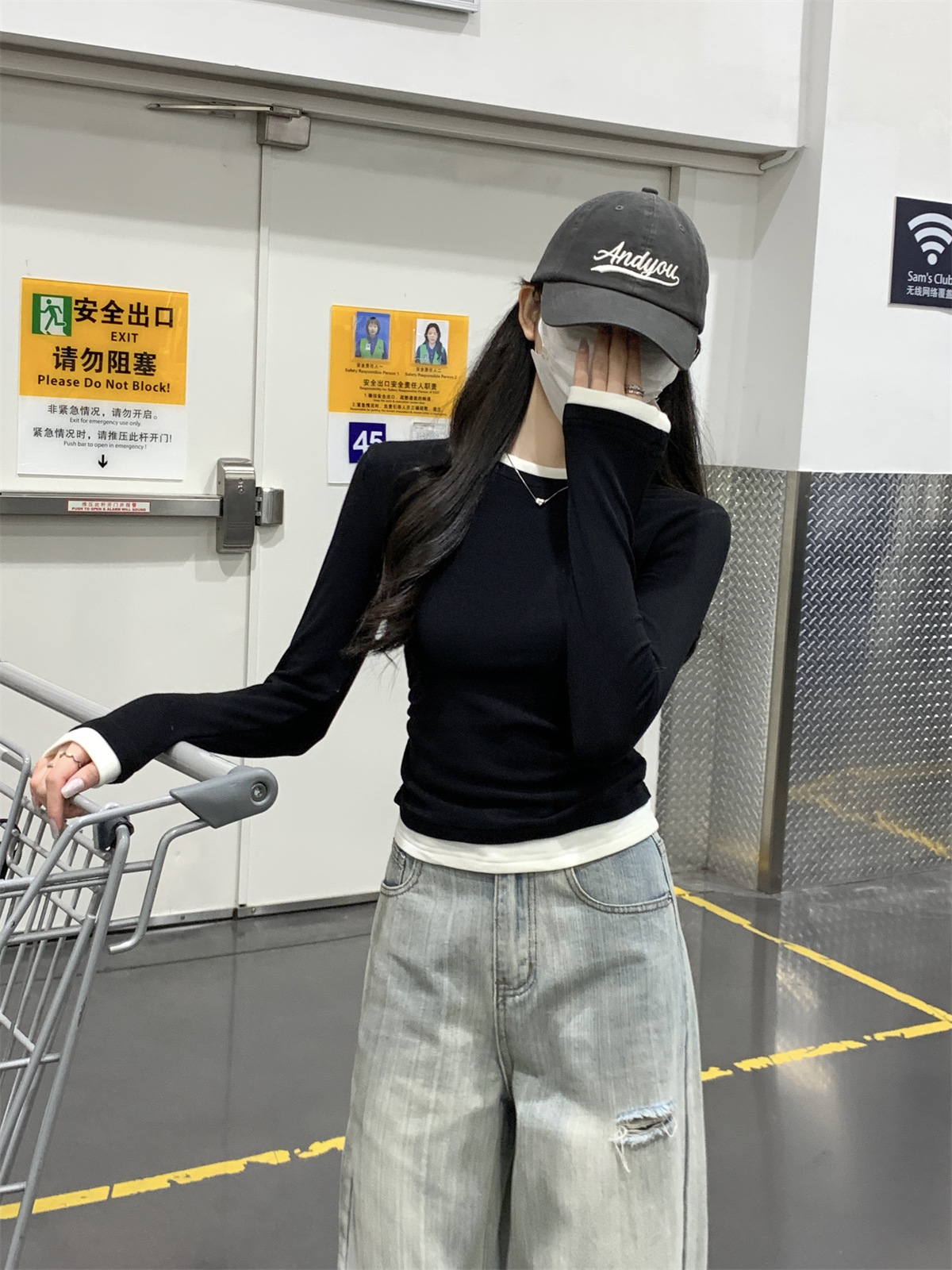 A trendy and unique round-neck color-blocking fake two slimming cotton long-sleeved T-shirts for women, a new grey top from Spring and autumn pic 27