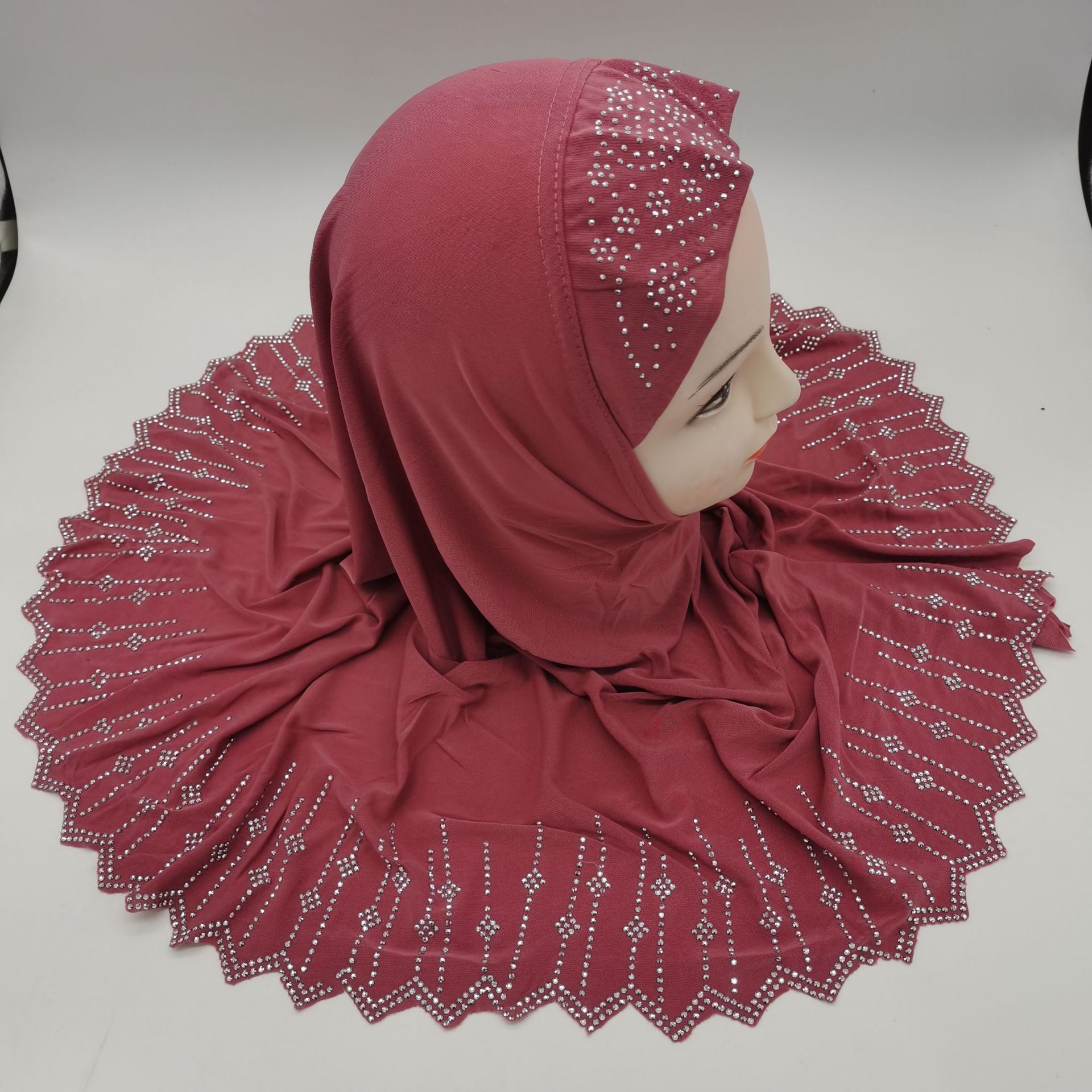 跨境货源水晶麻几何图烫钻激光边女式时尚包头帽头巾帽详情15