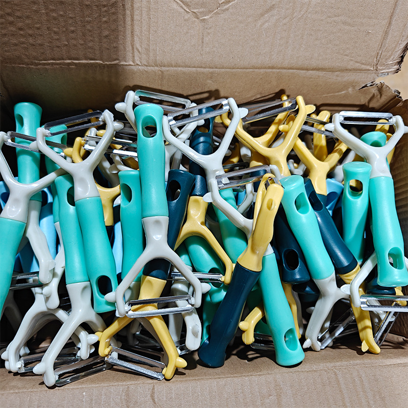 【 Zone 2-12 】816 peeler: 60 yuan per box, 1200 yuan per piece. New 816 peeler, color-matching peeler, potato and fruit peeler, household kitchen peeler, wholesale at 2 yuan pic 2