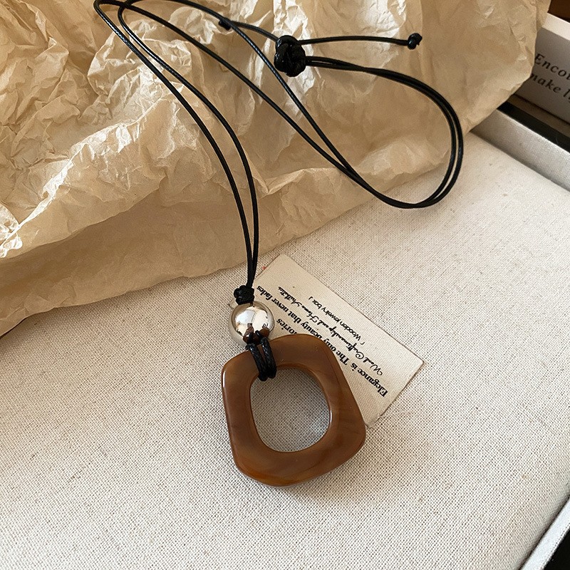 Maillard retro necklace for women, a new and niche Korean-style sweater chain, a fashionable autumn and winter versatile and high-end necklace for wholesale pic 15