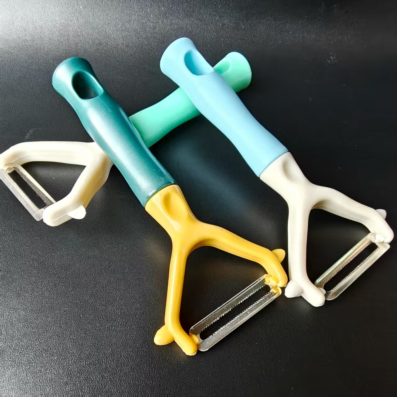 【 Zone 2-12 】816 peeler: 60 yuan per box, 1200 yuan per piece. New 816 peeler, color-matching peeler, potato and fruit peeler, household kitchen peeler, wholesale at 2 yuan pic 3